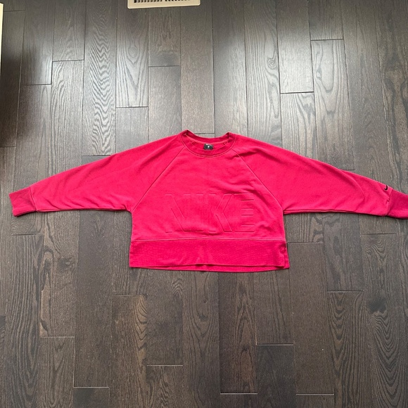 Red Nike Embossed Logo Cropped Dri-Fit Crewneck Sweatshirt Small - Picture 9 of 15